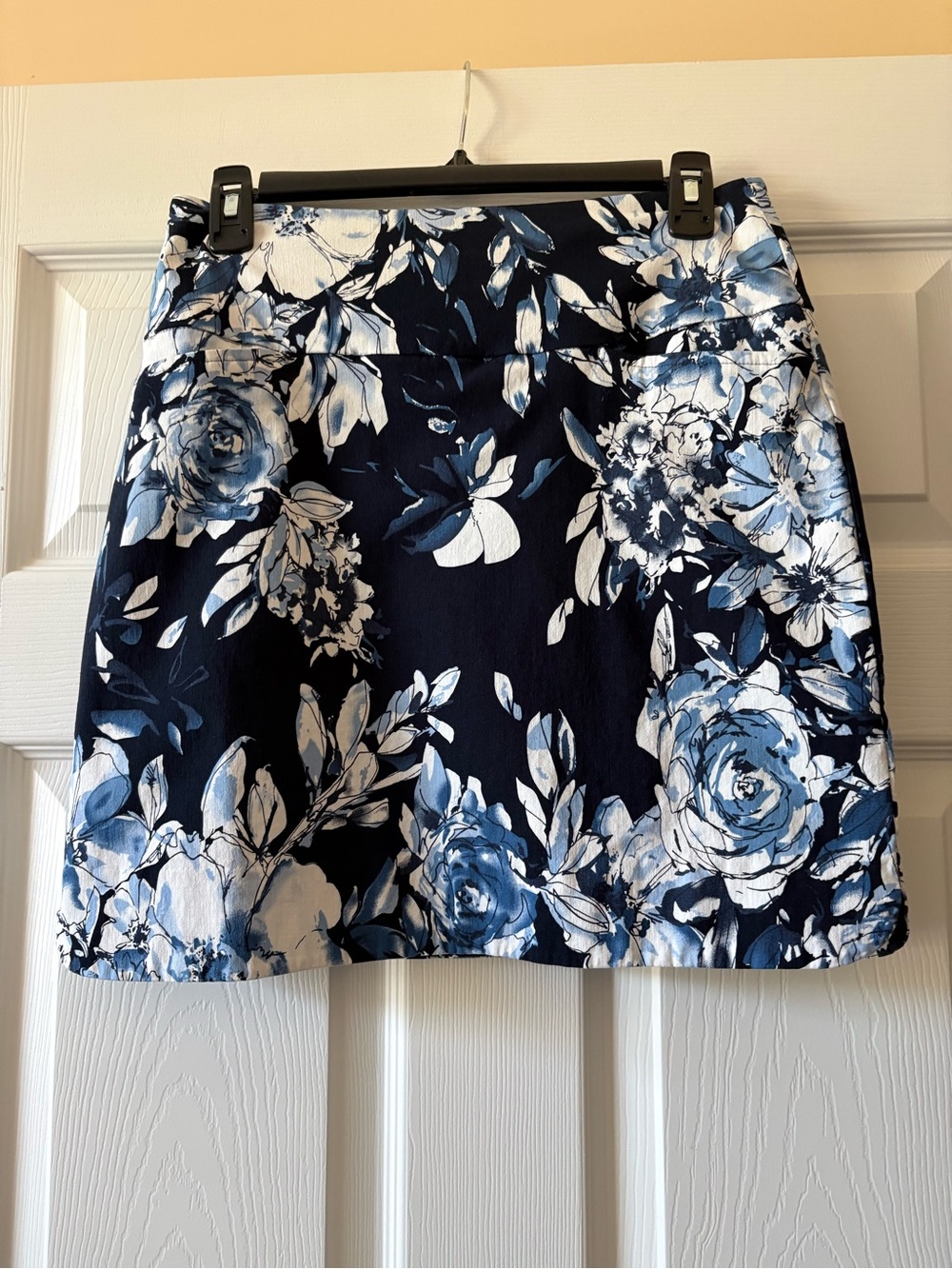S.C. & Co. Women's Navy Blue Floral Skort